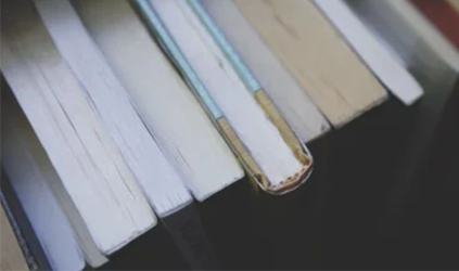 「唐能?人物專訪」語(yǔ)言世界中靜默的尋路者，朝上處走，往深處去